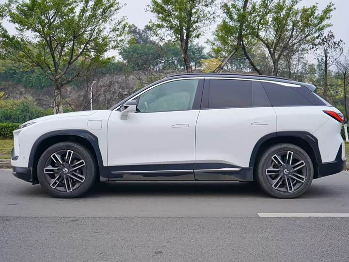 Фото 3 - Nio ES6