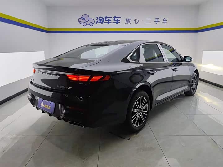 Фото 3 - Geely Preface