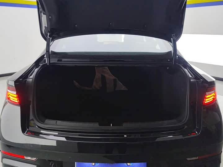 Фото 4 - Geely Preface