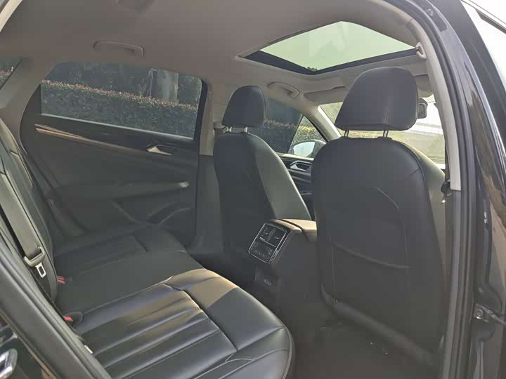 Фото 9 - Volkswagen Passat