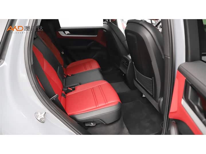 Photo 8 - Porsche Cayenne