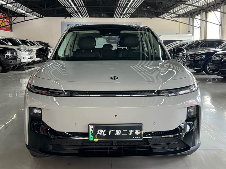 Photo 2 - Leapmotor B10