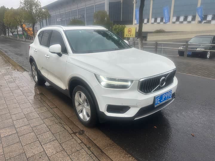 Photo 3 - Volvo XC40