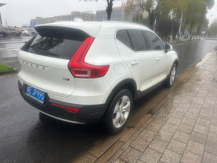 Photo 4 - Volvo XC40