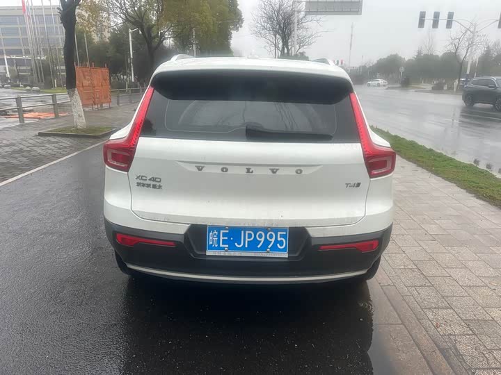 Photo 5 - Volvo XC40