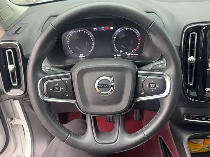 Photo 9 - Volvo XC40