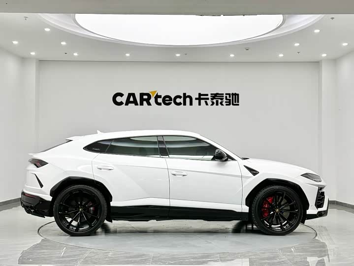 Фото 4 - Lamborghini Urus