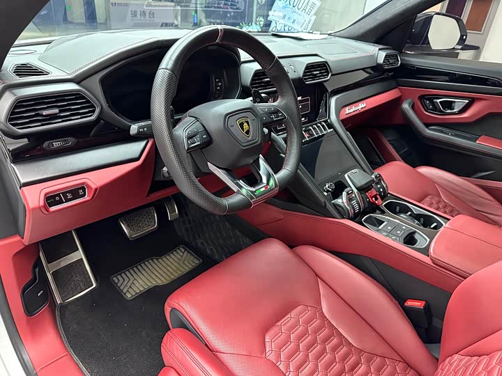 Фото 8 - Lamborghini Urus