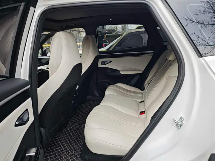 Фото 7 - Geely Galaxy L7