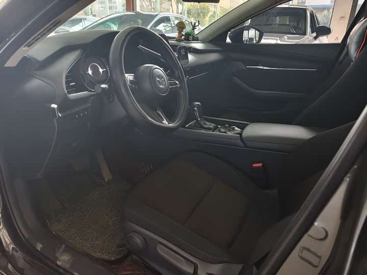 Photo 3 - Mazda 3 (Axela)