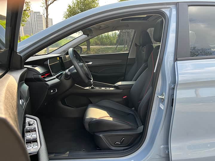 Фото 7 - Geely Binrui