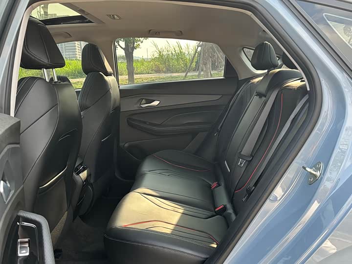 Фото 8 - Geely Binrui