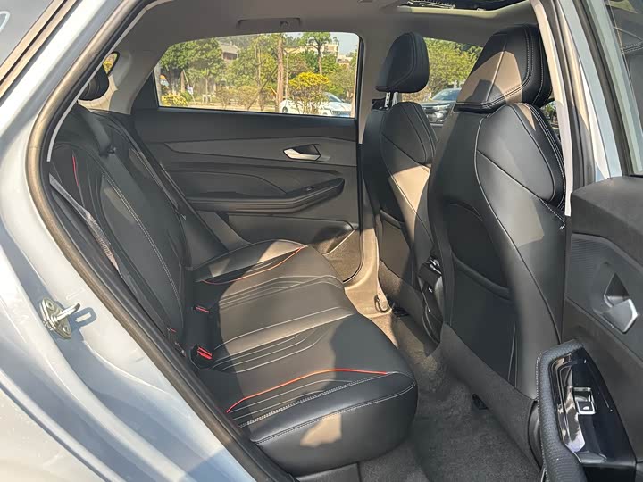 Фото 9 - Geely Binrui