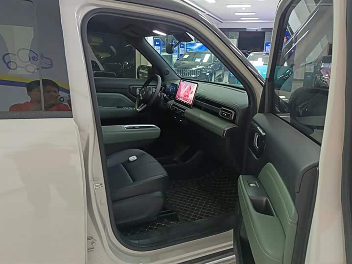 Фото 8 - Baojun Yep Plus