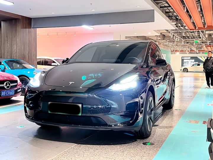 Фото 1 - Tesla Model Y