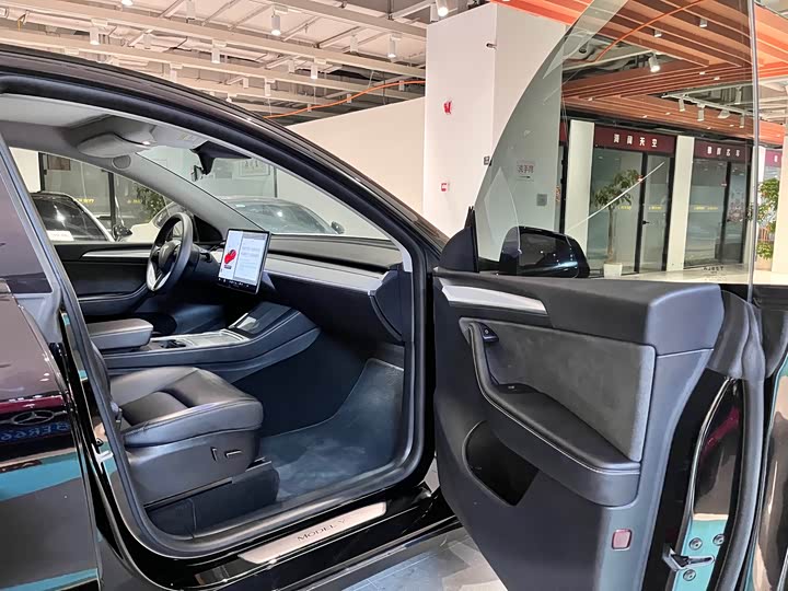 Фото 8 - Tesla Model Y