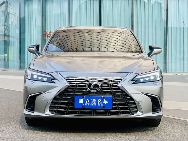 Фото 2 - Lexus ES