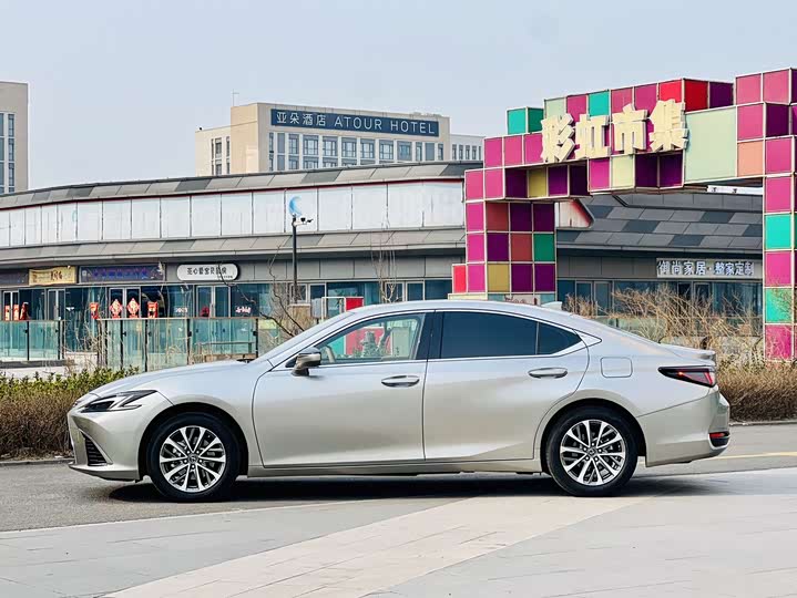 Фото 3 - Lexus ES