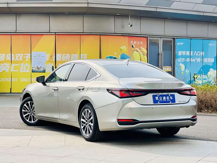 Фото 5 - Lexus ES