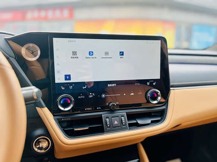 Фото 7 - Lexus ES