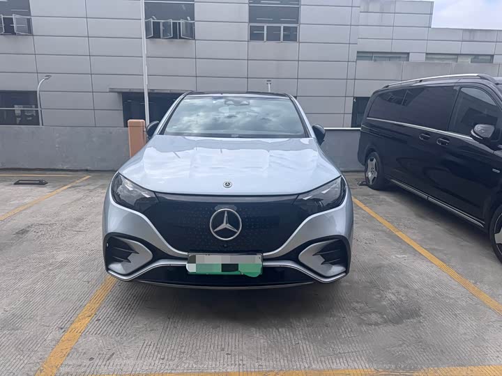 Photo 2 - Mercedes-Benz EQE SUV