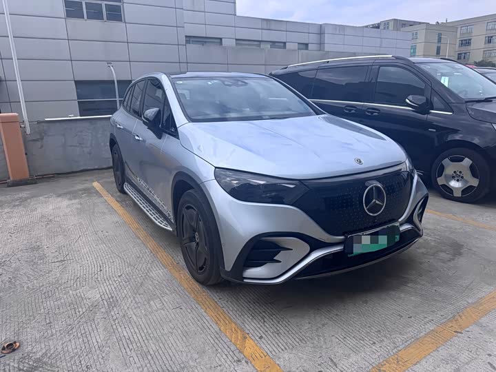 Photo 3 - Mercedes-Benz EQE SUV