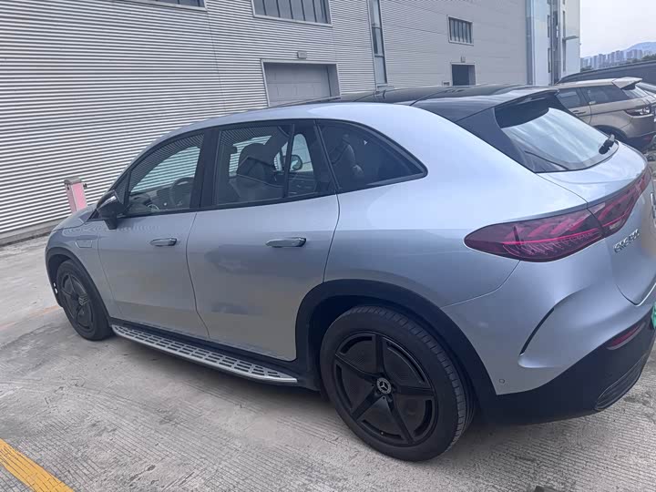 Photo 7 - Mercedes-Benz EQE SUV