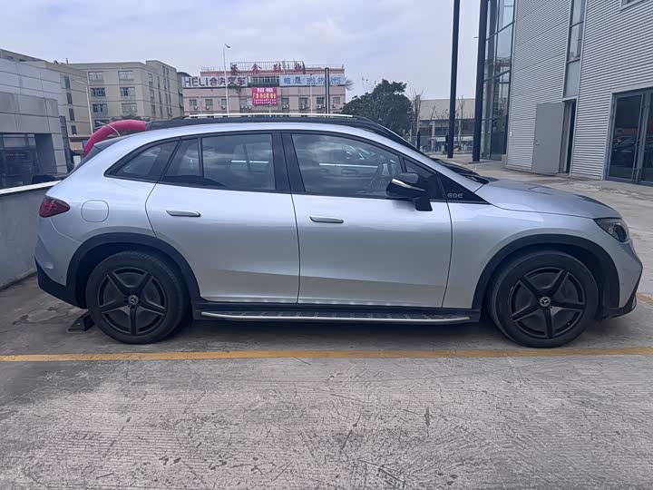 Photo 8 - Mercedes-Benz EQE SUV