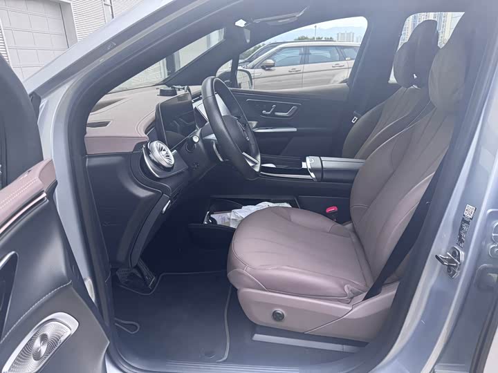 Photo 9 - Mercedes-Benz EQE SUV