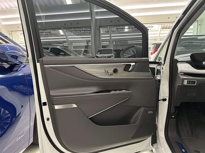 Фото 6 - Buick GL8 ES