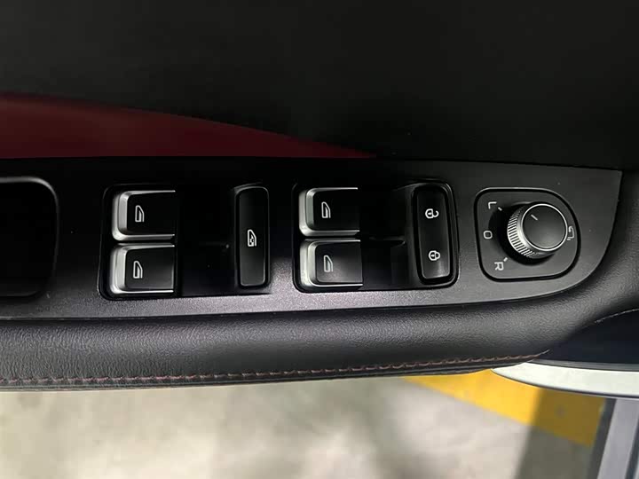 Фото 9 - Geely Coolray