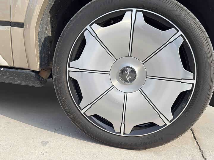 Фото 5 - BYD Yangwang U8