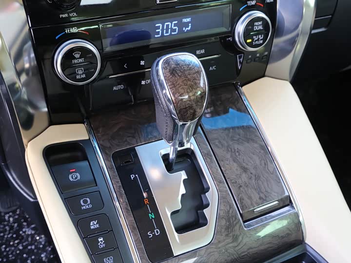 Фото 9 - Toyota Alphard