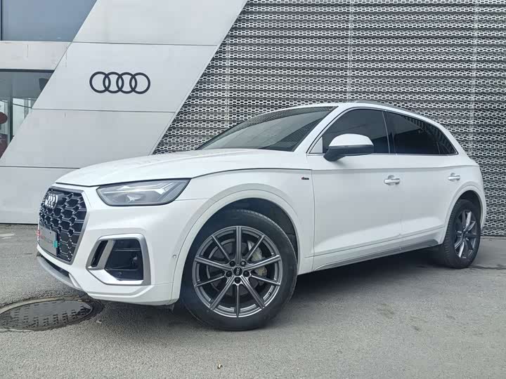 Фото 1 - Audi Q5L