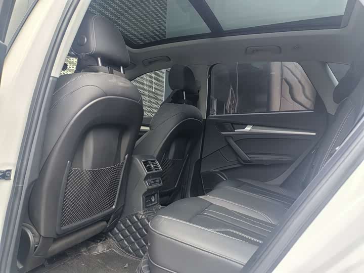 Фото 6 - Audi Q5L