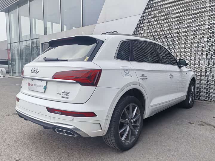 Фото 9 - Audi Q5L