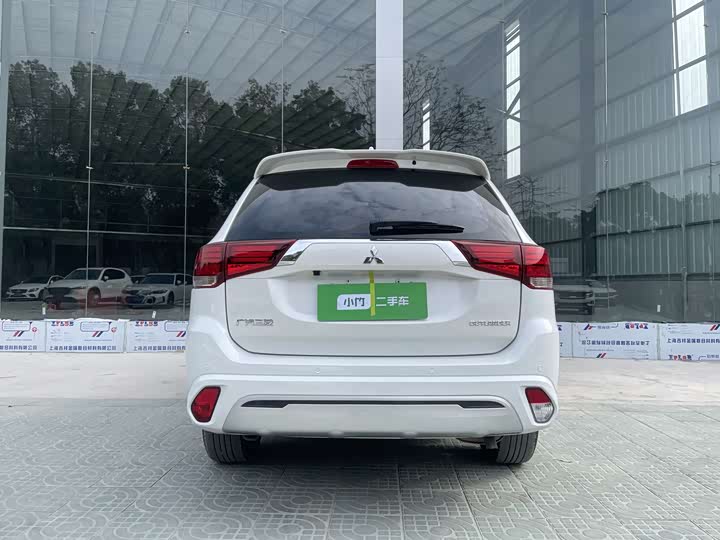 Фото 2 - Mitsubishi Outlander