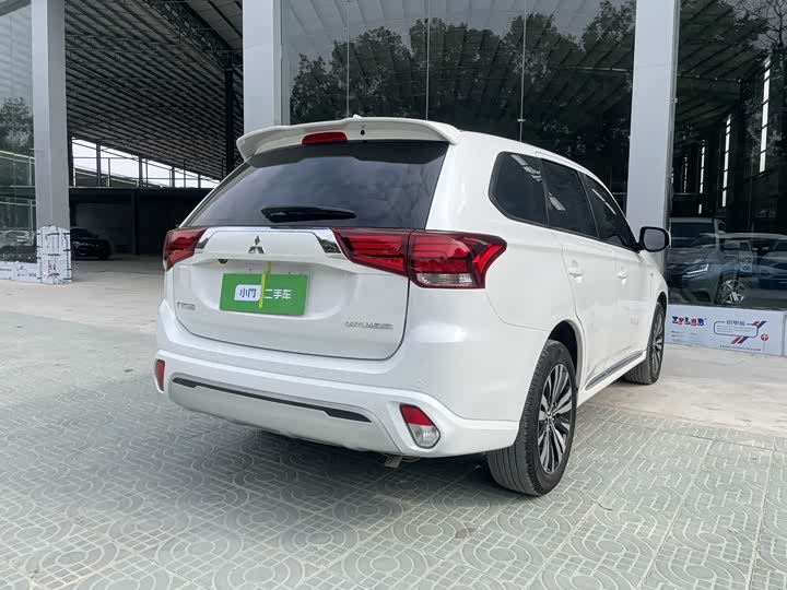 Фото 3 - Mitsubishi Outlander