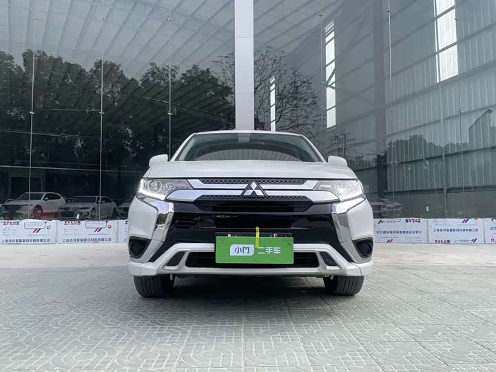 Фото 5 - Mitsubishi Outlander