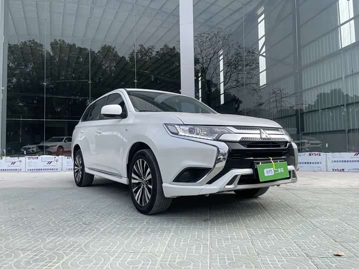 Фото 6 - Mitsubishi Outlander