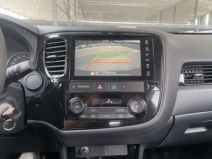 Фото 9 - Mitsubishi Outlander