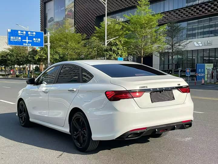 Фото 8 - Geely Binrui