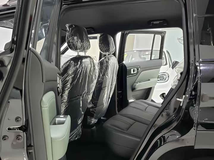 Photo 5 - Baojun Yep Plus