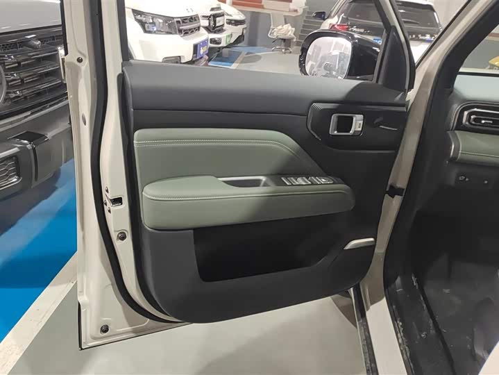 Фото 7 - Baojun Yep Plus