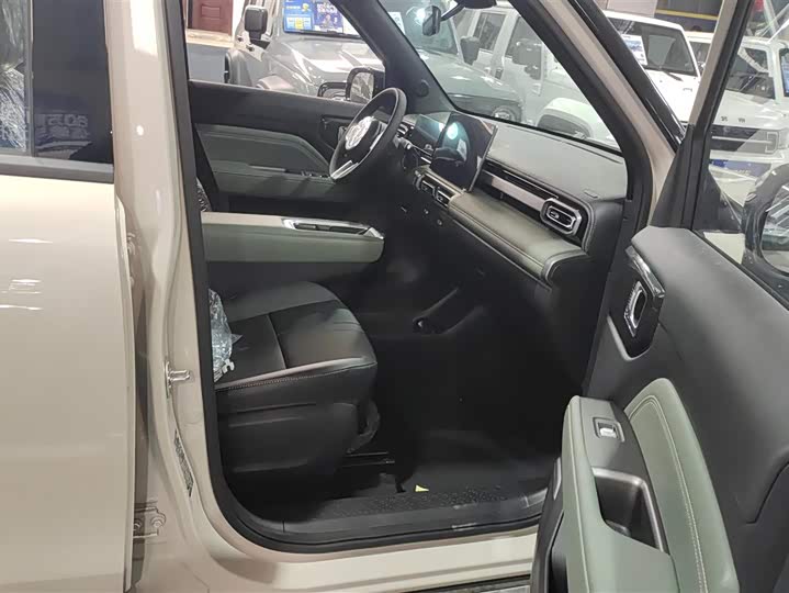 Фото 8 - Baojun Yep Plus