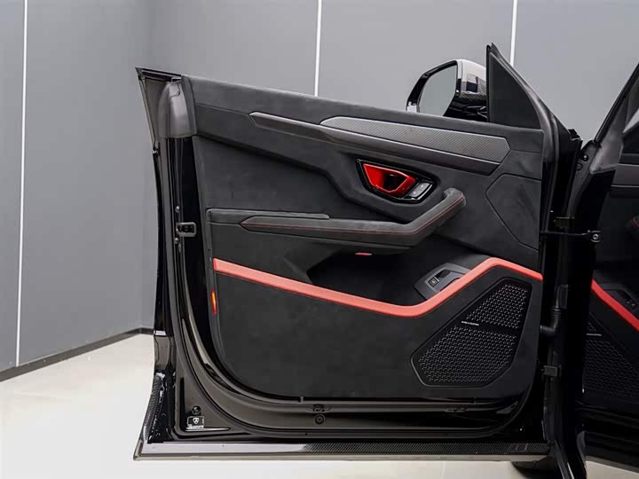 Фото 8 - Lamborghini Urus