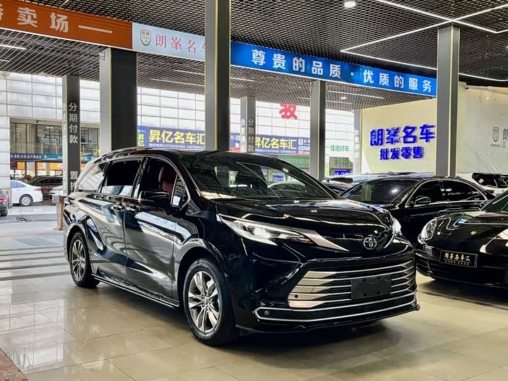 Photo 3 - Toyota Sienna