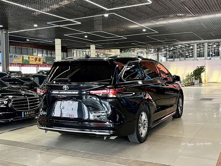 Photo 6 - Toyota Sienna