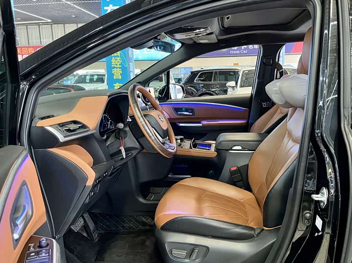 Photo 7 - Toyota Sienna