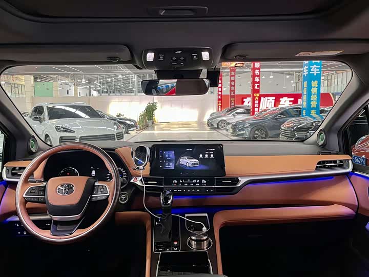 Photo 9 - Toyota Sienna